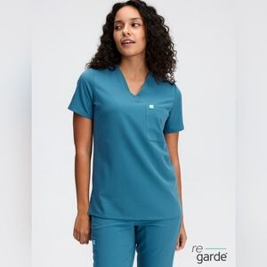 GARDE MALADE Gabrielle Top Scrub Size Large Nice Blue Color Front Pocket